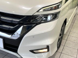 【LEDヘッドライト】悪天候や夜間走行時も良好な視界を確保し安心して運転できる高輝度LEDヘッドライトを装備!点灯速度が早く、消費電力も抑えられています。
