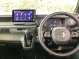 運転席周辺のスマートなレイアウトが、操作のしやすさを実現。快適なドライブをサポートします。手元で操作ができる、電子制御パーキングブレーキ。