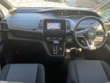 運転席周りの画像です。