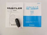 取扱説明書、メンテナンスノートが揃っています。カギを取り出す手間がなく施錠開錠・エンジン始動ができる便利なスマートキーです。