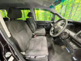 運転席まわりには十分なスペースがあり、大柄な方でもゆったり運転していただける環境です。