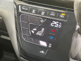 【オートエアコン】一度お好みの温度に設定すれば、車内の温度を検知し風量や温度を自動で調整。暑い&hellip;寒い&hellip;と何度もスイッチ操作をする必要はありません。快適な車内空間には必須の機能ですね♪