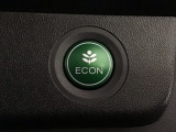 ★ECONスイッチ★ エコドライブを加速しよう!スイッチをONにすると、運転の仕方によるロスを抑え込み燃費をよくするようクルマが頑張ります(*^ー^*)燃費向上にチャレンジ♪