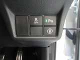 パーキングセンサーや横滑りを防ぐVSA等のスイッチ類は運転席の右側、手の届きやすい位置にあります。