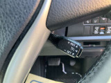 クルーズコントロール付き。アクセルペダルから足を離しても一定の速度で走行できるので高速道路が楽になります♪また、無駄なアクセルの踏み込みが抑えられエコドライブにも貢献します