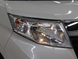 消費電力の少ないLEDヘッドランプを採用。豊かな光質と、自然光に近い光質で、夜間のドライブの安全をサポートします。