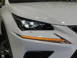 【三眼LEDヘッドライト】スタイリッシュな見た目の三眼LEDヘッドライトを装備♪スタイルだけでなく、夜間の走行も視界良好で安心してお乗りいただけます。