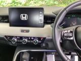 スマートフォンなどの充電に便利なUSBジャック。運転席からも助手席からも使いやすいです。