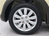 純正アルミホイールは精度が高く、走行の安定性が優れています。タイヤサイズ155/65R14