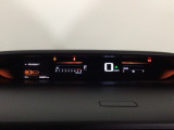 メータは先進的なデジタルメーターを採用!ゆっくりと数字が動くのでとても見やすく表示されます!続可能距離等の情報やHonda SENSINGの注意・警告も表示します!