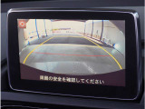 【バックカメラ】駐車が苦手な方でも安心してお乗りいただけます。リバース連動で画面が切り替わるのでとっても便利です。今や後方確認の必須アイテムですよね。