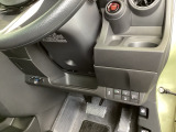 左側に高速で便利なETCがあり、横滑りを防ぐVSAなどのスイッチは、運転席の右側、手の届きやすい位置にあります。