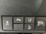 ハンドルの右側にはヘッドライトレベライザーとHondaセンシング用のメインスイッチがついています。ヘッドライトレベライザーは道路状況や積荷の加重に応じてライトの高さを調節できます。