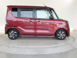 両側パワースライドドア付きだから、狭い駐車スペースなどでの 乗り降りラクラク!小さなお子さまのいるご家庭には嬉しい装備。