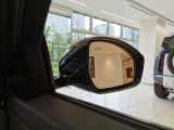 【ブラインドスポットモニター】車外の車をいち早く検知しドライバーに知らせるドライバーアシスト機能となっております。