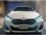 エンジェルアイ、イカリングと呼ばれるBMWのライトの正式名称は「コロナリング」です。一目でBMWとわかる伝統のデザインです。