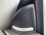 ●harman/kardonサウンドシステム:オーディオ専門メーカーが手掛けるプレミアムスピーカーを装備。多数のスピーカーから、音の粒立ちまで分かる高品質な音楽をお楽しみいただけます。