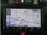 お車選びをお楽しみ頂けるよう、在庫車の展示スペースを十分に確保しております。