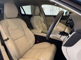 Ultra専用パーフォレーテッドナッパレザーシートは運転席助手席ともマッサージ機能や、シートヒーターベンチレーションといった便利な機能がご利用いただけます。