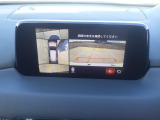 狭い場所での駐車やすれ違いなどでより的確な運転操作に役立つ360&deg;ビューモニターが装備されています。