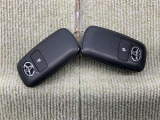 手荷物が多いときでも、スマートキーをバッグやポケットに携帯していれば、キーを取り出すことなくドアの解錠・施錠ができます