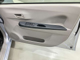 【運転席ドア】収納ポケットが付いているので運転席周りもスッキリ保てます★