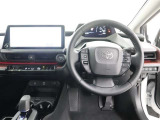 <運転席>まるで自宅に居るようにリラックスできる運転席です。外の喧騒を忘れさせてくれますね。見やすいメーターと操作しやすいスイッチ類もいいですね.