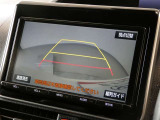 バックガイドモニターで、後方を確認しながら安心して駐車することができます。運転初心者も熟練者も必須の機能ですよ!
