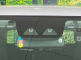 【スマートアシスト】走行中に前方の車両等を認識し、衝突しそうな時は警報とブレーキで衝突回避と被害軽減をアシスト。より安全にドライブをお楽しみいただけます。