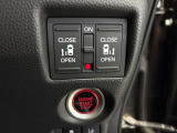 運転席からスイッチ1つでスライドドアを操作でき、荷物を持った方やお子様、お年寄りの乗り降りがとても楽になります!
