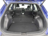 【トランクルーム】荷室の広さも十分です!シートアレンジでシートを畳めば長い荷物だって積めますね。シートアレンジの操作方法など、お気軽にご相談下さい。