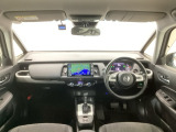 【前方視界】開放的な前方視界!運転がしやすく疲れにくいです♪窓が大きく、見通しがとっても良いおクルマですよ♪