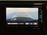 バックでの車庫入れも安心です! リアカメラが付いているバックモニター付のナビを装備しております。操作線もついており距離感も画面から確認できます。