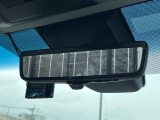 【デジタルインナーミラー】後席の大きな荷物や同乗者で後方が確認しづらい時でも安心!カメラが撮影した車両後方の映像をルームミラー内に表示。クリアな視界で状況の確認が可能です!