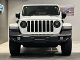 Jeep伝統の丸目のヘッドライトにセブンスロットグリル!一目でJeepだとわかります。