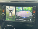 【アラウンドビューモニター】専用のカメラにより、上から見下ろしたような視点で360度クルマの周囲を確認することができます☆死角部分も確認しやすく、狭い場所での切り返しや駐車もスムーズに行えます。