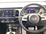 お客様に安全で快適なカーライフをお送りいただくために、中古車にも高いレベルの品質基準を設け、その基準に従って、全ての中古車について納車前整備を実施しています。
