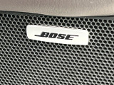 【BOSEサウンドシステム】メーカーオプションの高品位サウンドシステムを搭載。専用のチューニングが施された大小様々なスピーカーから良質なサウンドが奏でられ、臨場感あふれる音響空間を演出します。