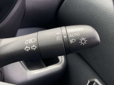 トンネル進入時や暗くなれば自動点灯するオートライトです。