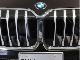【キドニーグリル】BMWは約90年もの間、ほぼ全ての車両にひと目でBMWだと分かるこの特徴的なフロントグリルが備えられ、デザイン・アイコンとして親しまれてきました。