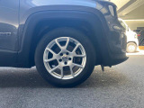 タイヤサイズは21560R17です。