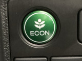 ★ECONスイッチ★ エコドライブを加速しよう!スイッチをONにすると、運転の仕方によるロスを抑え込み燃費をよくするようクルマが頑張ります(*^ー^*)燃費向上にチャレンジ♪