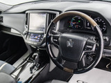 使いやすさや安全性を追求したステアリング周り!高級車ゆえにスイッチ類が多いのも特徴ですね!考え尽くされた配置ですぐに使いこなす事が出来ますのでご安心下さい!是非、体感してみて下さい!!