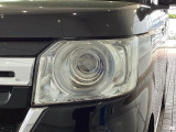 LEDヘッドライトは、点灯の瞬間から最大光量を発揮し、突然暗くなるトンネルなどでの安定感を高めます。