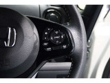 Hondaセンシングの機能のひとつ、アダプティブクルーズコントロール付!アクセルから足を離しても設定したスピードと前車との車間を保ち走行してくれます!車線維持もアシスト☆高速道路で疲労軽減ですね☆