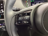 ステアリングにオーディオ操作スイッチが付いています。オーディオ画面に直接タッチしなくても操作が出来ますので、運転に集中できます。