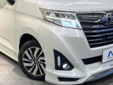 【LEDヘッドライト】悪天候や夜間走行時も良好な視界を確保し安心して運転できる高輝度LEDヘッドライトを装備!点灯速度が早く、消費電力も抑えられています。