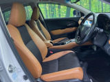 運転席まわりには十分なスペースがあり、大柄な方でもゆったり運転していただける環境です。