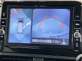 【アラウンドビューモニター】車を上から見下ろしているかのような映像で周囲の状況がひと目で確認、狭い駐車場に駐車するときも安心です♪