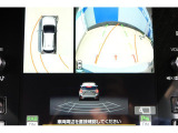 バックギアに入れるとバックカメラの映像がナビに映ります。障害物までの距離もわかりやすいです。